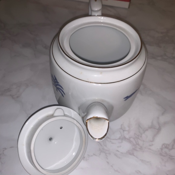 Vintage Made in Taiwan Tea Pot - Picture 10 of 12